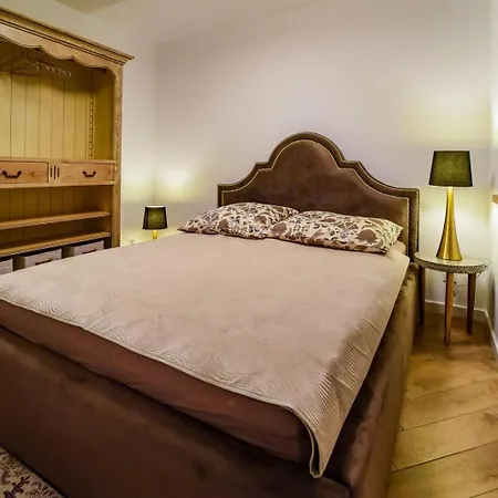 Velur Haus Villa *